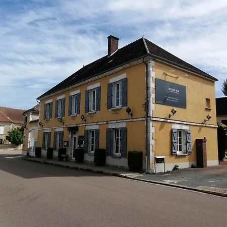Montigny-la-Resle Logis Hotel & Restaurant Le Soleil D'Or מראה חיצוני תמונה