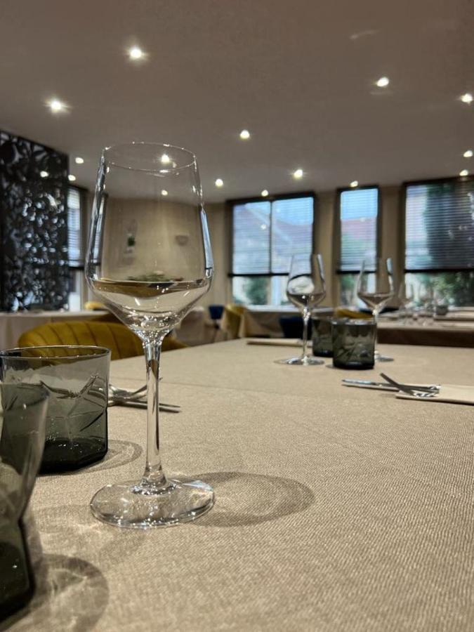 Montigny-la-Resle Logis Hotel & Restaurant Le Soleil D'Or מראה חיצוני תמונה