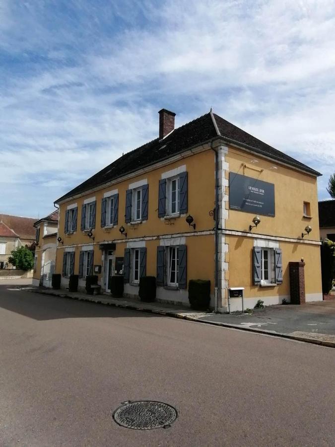 Montigny-la-Resle Logis Hotel & Restaurant Le Soleil D'Or מראה חיצוני תמונה