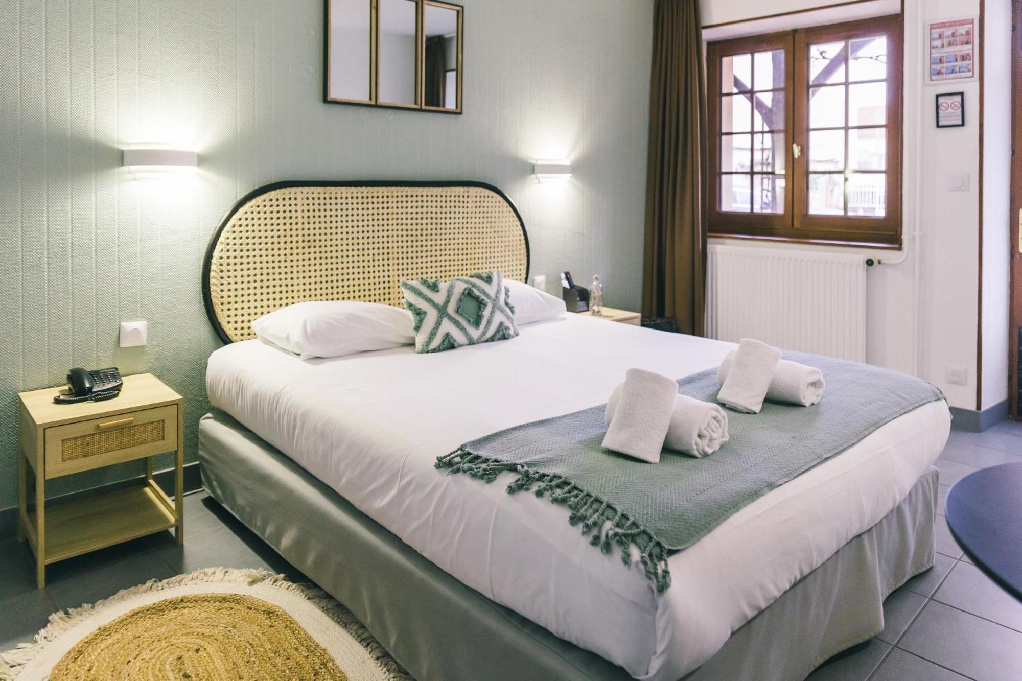 Montigny-la-Resle Logis Hotel & Restaurant Le Soleil D'Or מראה חיצוני תמונה