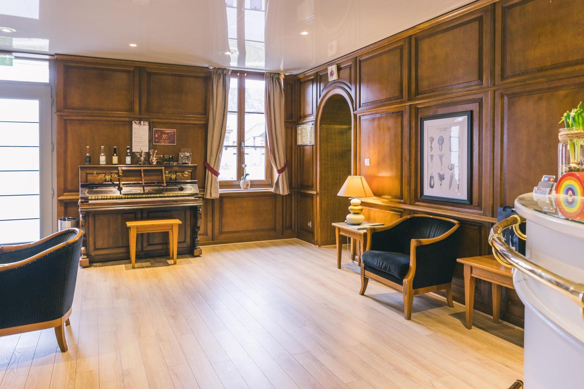 Montigny-la-Resle Logis Hotel & Restaurant Le Soleil D'Or מראה חיצוני תמונה
