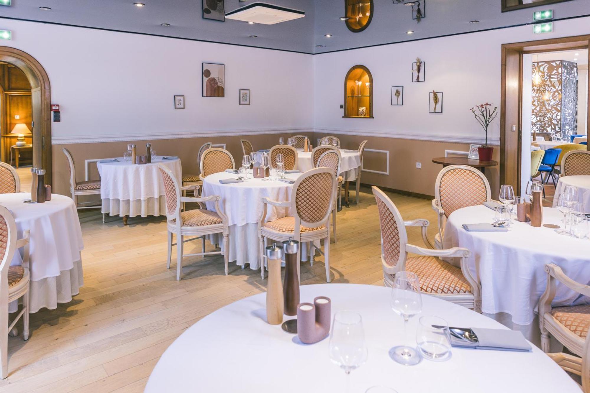 Montigny-la-Resle Logis Hotel & Restaurant Le Soleil D'Or מראה חיצוני תמונה