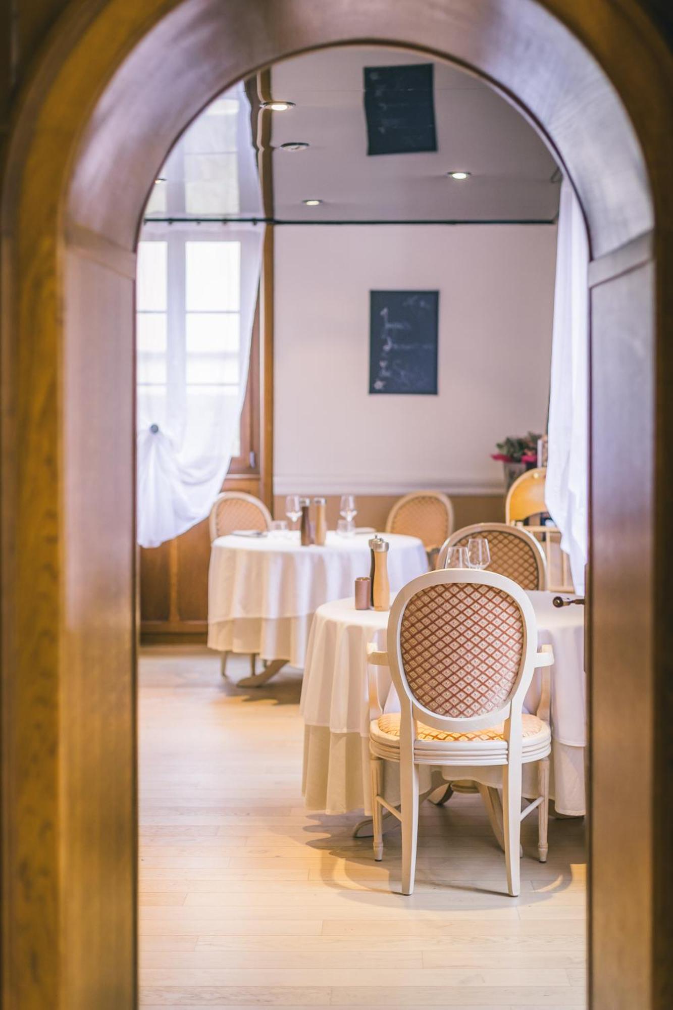 Montigny-la-Resle Logis Hotel & Restaurant Le Soleil D'Or מראה חיצוני תמונה