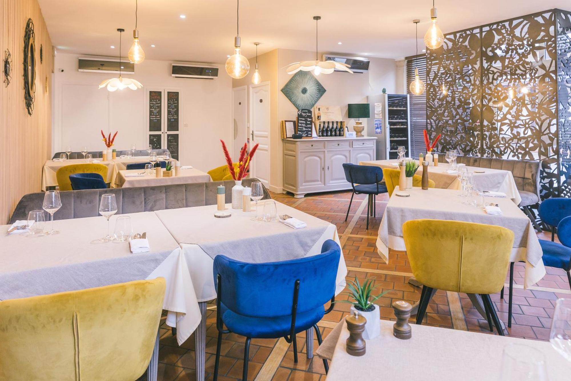 Montigny-la-Resle Logis Hotel & Restaurant Le Soleil D'Or מראה חיצוני תמונה